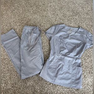 *Damaged see description! * scrub set (top and bottom)